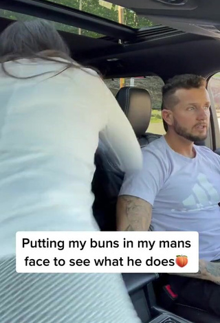 Sultry therealhammytv Shows Butt in a Car