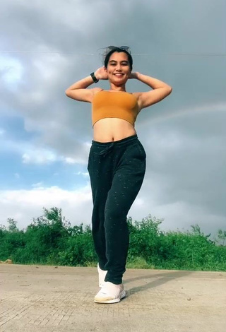 Vanessa Kate Alvarez Shows Cute Crop Top and Cleavage