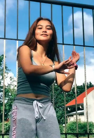 3. Vanessa Kate Alvarez Looks Attractive in Grey Crop Top