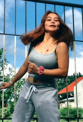 5. Vanessa Kate Alvarez Looks Attractive in Grey Crop Top