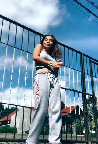 Vanessa Kate Alvarez Looks Lovely in Grey Crop Top