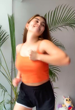 4. Vanessa Kate Alvarez Looks Breathtaking in Orange Crop Top