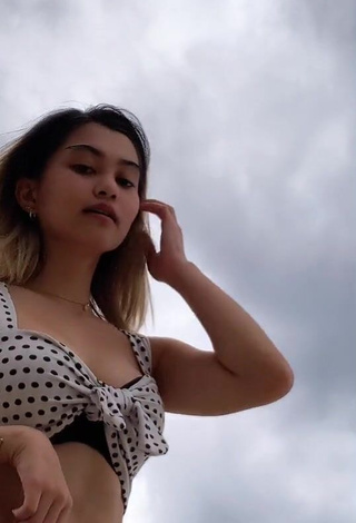 Vanessa Kate Alvarez Shows Cleavage in Alluring Polka Dot Crop Top