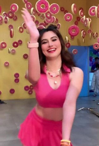 6. Sweetie Vanessa Kate Alvarez Shows Cleavage in Pink Crop Top