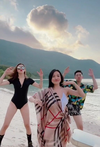 3. Luscious Việt Phương Thoa Shows Cleavage in Black Bodysuit at the Beach