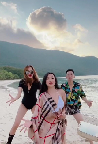 5. Luscious Việt Phương Thoa Shows Cleavage in Black Bodysuit at the Beach