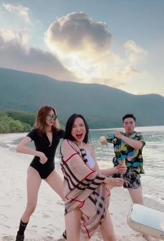 6. Luscious Việt Phương Thoa Shows Cleavage in Black Bodysuit at the Beach