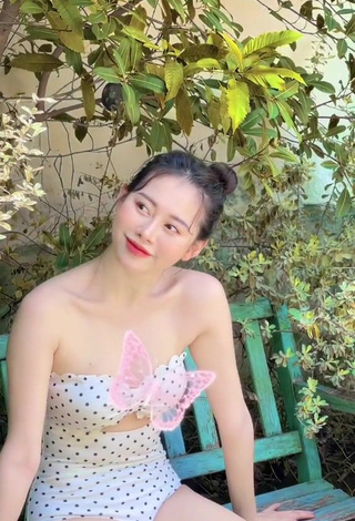 4. Luscious Việt Phương Thoa Shows Cleavage in Polka Dot Swimsuit