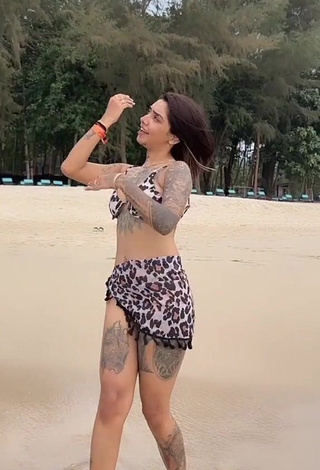 6. Sultry Vishwa Rathod Shows Cleavage in Leopard Bikini Top