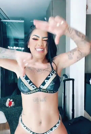 3. Mirella xbadmix Shows her Hot Butt while Twerking