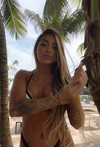 6. Pretty Mirella xbadmix Shows Cleavage in Bikini (Side Boob)