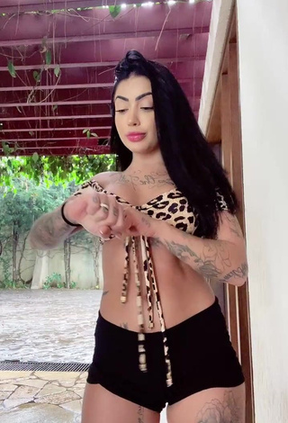 3. Mirella xbadmix Looks Sexy in Leopard Crop Top (Underboob)