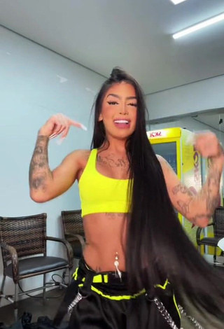 4. Sweet Mirella xbadmix Shows Cleavage in Cute Yellow Sport Bra