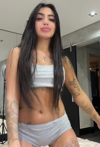 Pretty Mirella xbadmix while Twerking Braless and Bouncing Boobs (Underboob)