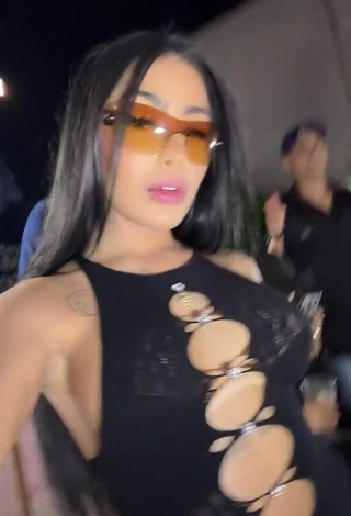 Hottest Mirella xbadmix while Twerking Braless (Side Boob)