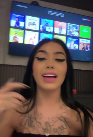 6. Hottest Mirella xbadmix while Twerking Braless (Side Boob)