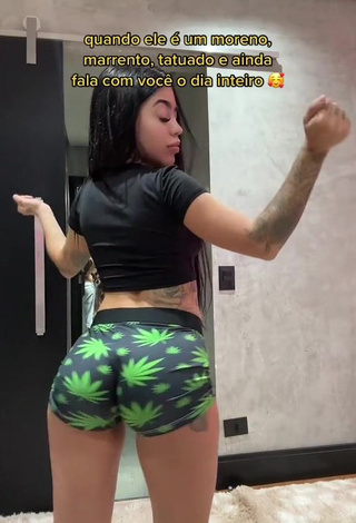 Wonderful Mirella xbadmix Shows Butt while Twerking