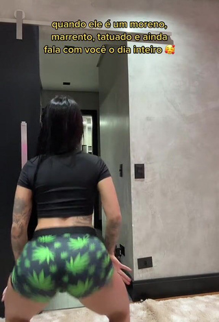 6. Wonderful Mirella xbadmix Shows Butt while Twerking