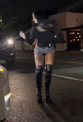 2. Amazing Mirella xbadmix Shows Butt in a Street while Twerking (Upskirt)