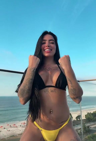 5. Hottie Mirella xbadmix Shows Butt on the Balcony while Twerking (Side Boob)