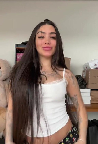 3. Sexy Mirella xbadmix Shows Butt while Twerking