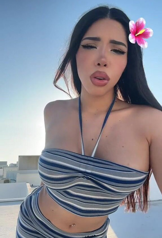 Amazing Yeri MUA Shows Cleavage in Hot Striped Tube Top