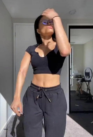 3. Beautiful Sarah Magusara in Sexy Black Crop Top