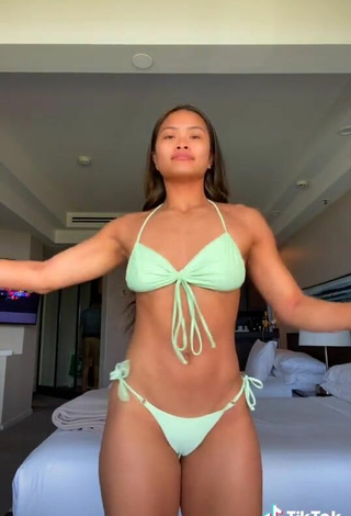 3. Beautiful Sarah Magusara in Sexy Light Green Bikini