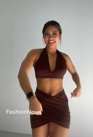 2. Hot Sarah Magusara in Brown Crop Top