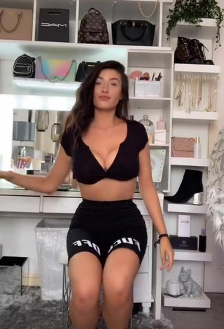 2. Sexy Jessica Ballinger in Black Crop Top