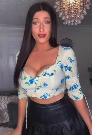 4. Luscious Jessica Ballinger in Crop Top