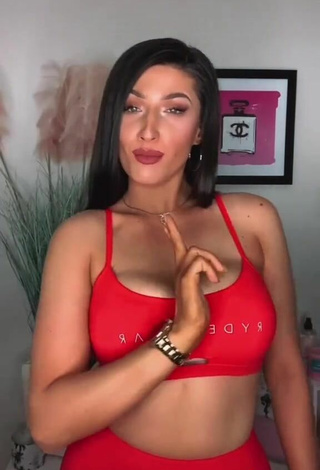 4. Luscious Jessica Ballinger in Red Sport Bra