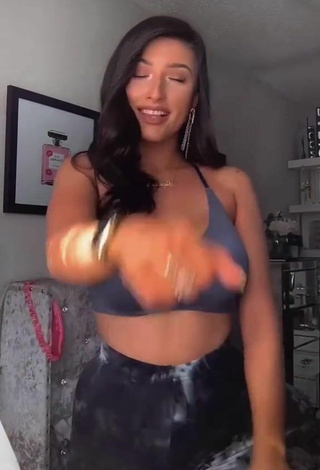 4. Sultry Jessica Ballinger Shows Cleavage in Grey Sport Bra