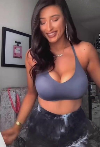 5. Sultry Jessica Ballinger Shows Cleavage in Grey Sport Bra