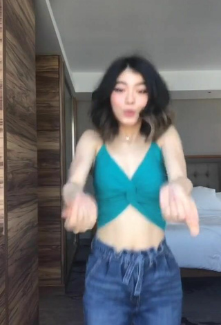 2. Sexy Tiffany Lukmantara in Turquoise Crop Top