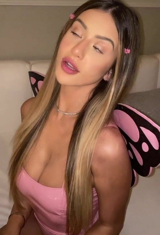 Seductive Tori Hubbard in Pink Crop Top