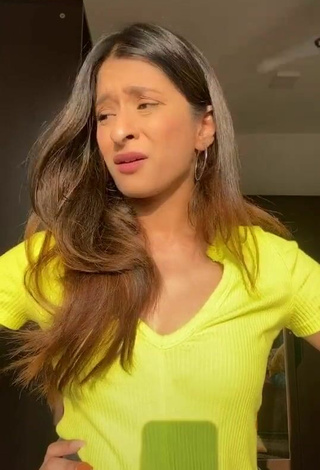 5. Sultry Unnati Malharkar in Yellow Top