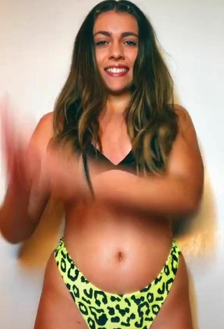 4. Cute Vanessa Ticalli in Bikini