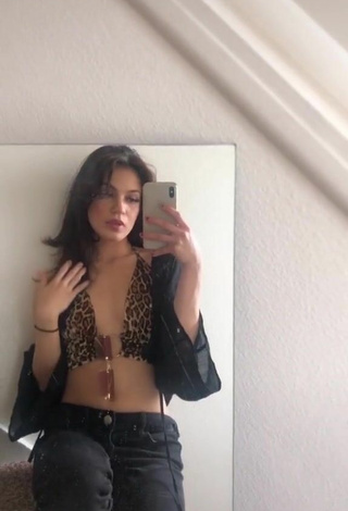 2. Sexy Kimberly Vásquez in Leopard Crop Top