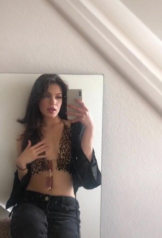 3. Sexy Kimberly Vásquez in Leopard Crop Top