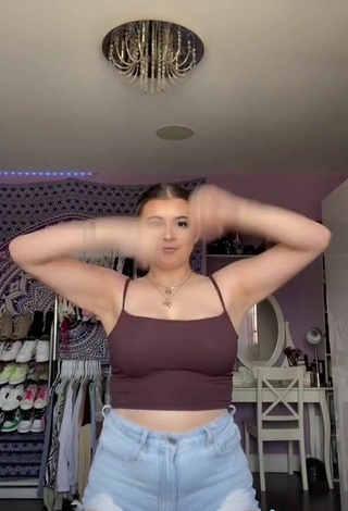 5. Bryanna Abbruzzo Looks Sweetie in Brown Crop Top