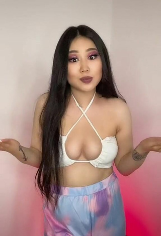 2. Sexy Ayushieva Erzhena Shows Cleavage in White Crop Top