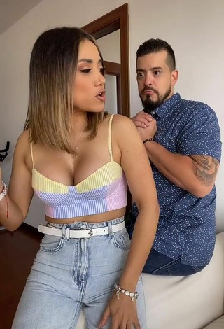 4. Beautiful Gaby Asturias Shows Cleavage in Sexy Crop Top