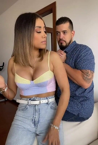 5. Beautiful Gaby Asturias Shows Cleavage in Sexy Crop Top