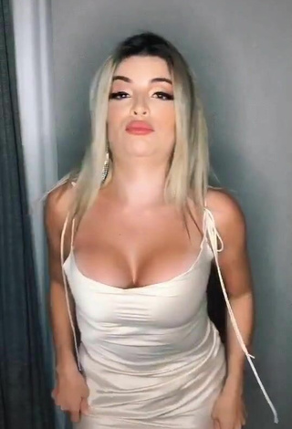 Beautiful GKAY Shows Cleavage