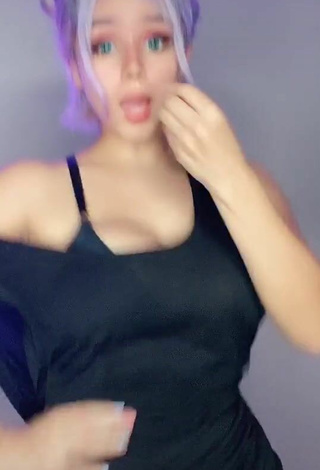 2. Titillating Indi 2.0 in Black Top and Bouncing Tits