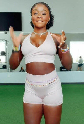 4. Sultry Aba Asante Shows Cleavage in White Sport Bra