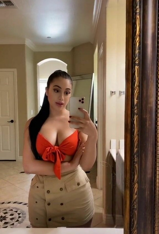 2. Sweetie Jailyne Ojeda Ochoa Shows Cleavage in Orange Crop Top