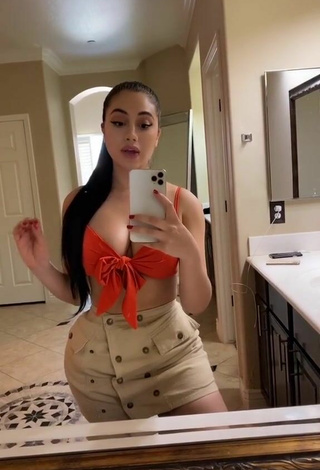 4. Sweetie Jailyne Ojeda Ochoa Shows Cleavage in Orange Crop Top