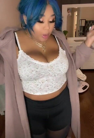 Luscious Carol Acosta Shows Cleavage in Crop Top